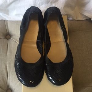 Coke Haan Shimmery Black Ballet Falts